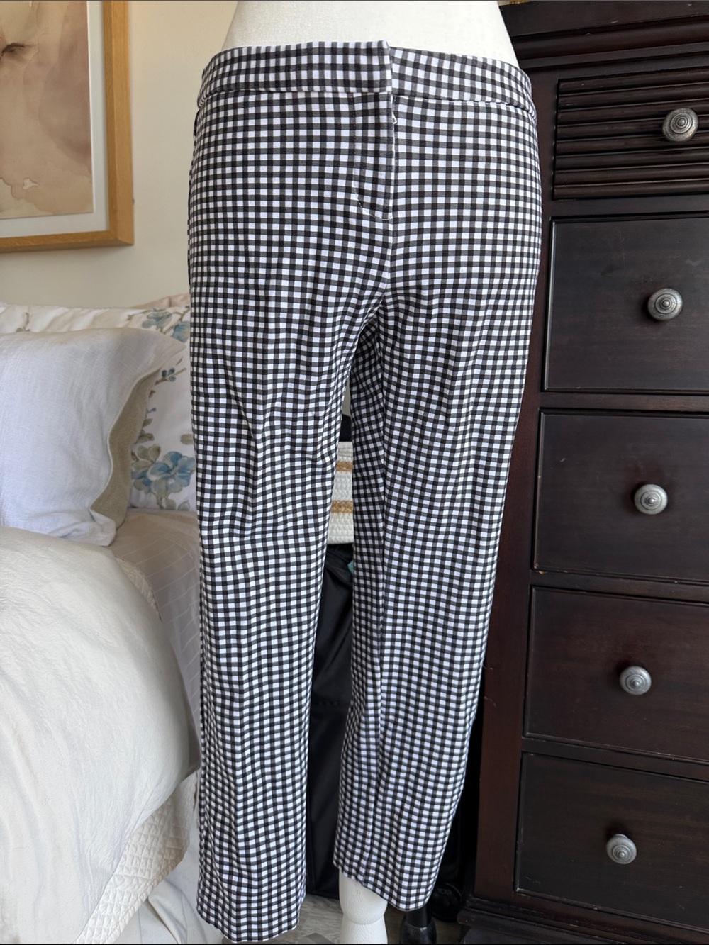 Cropped, low waist, white gingham pants - Size 8 with a lot of stretch